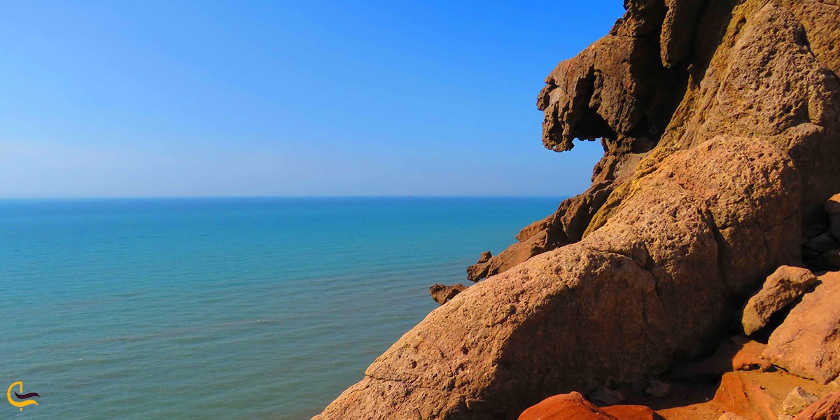 نمایی از صخره های جزیره هرمز