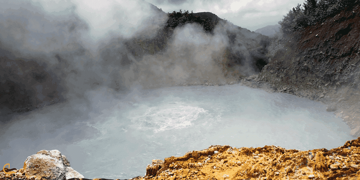 تصویری از چشمه ی آبگرم روستای زیارت
