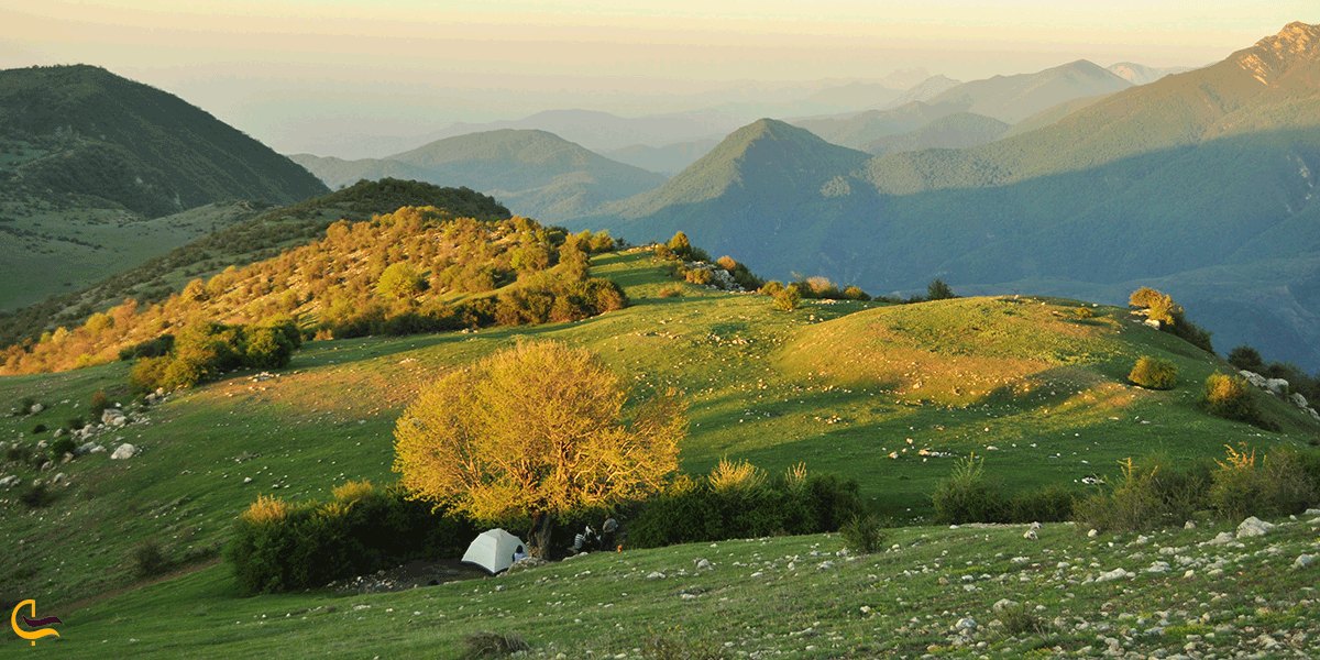 کوه های سر سبز و زیبای روستای زیارت