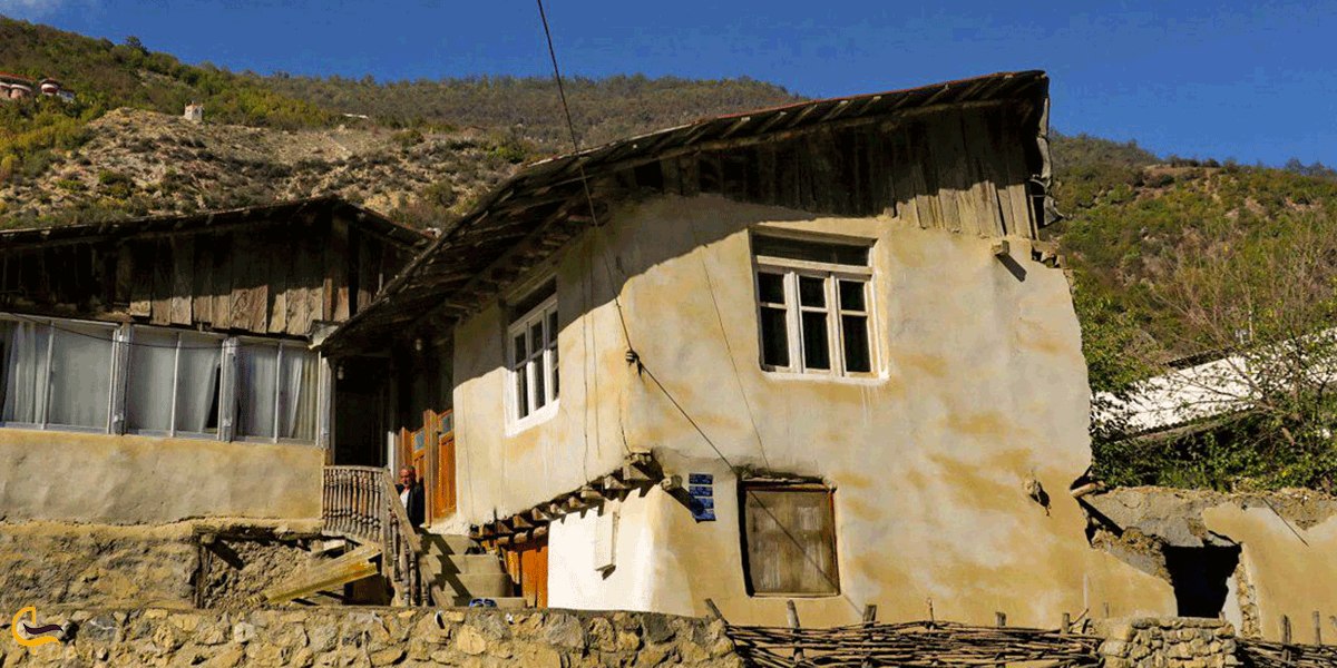 تصویری از خانه های قدیمی روستای زیارت