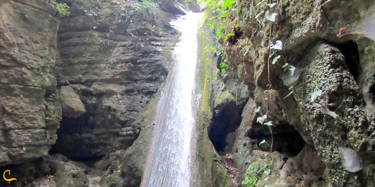 تصویری از آبشار آب مراد