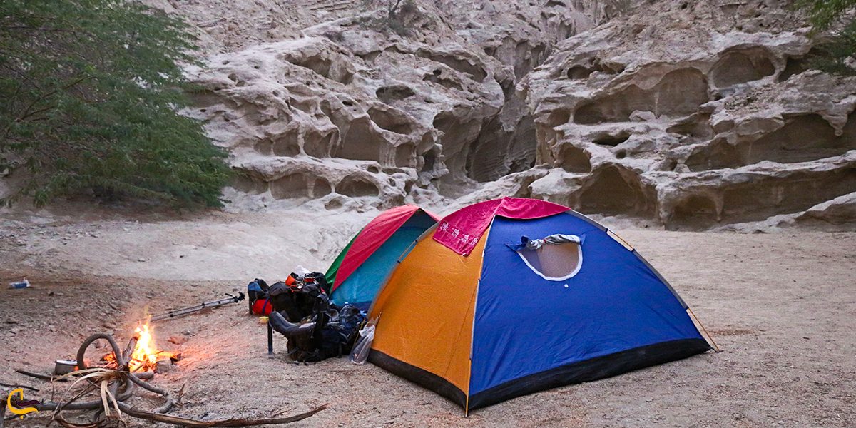 تصویری از چادر زدن در دره چاهکوه