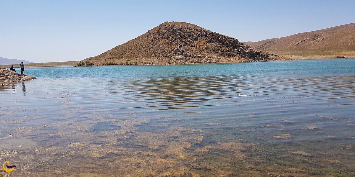 نمایی از دریاچه سد حنا در استان اصفهان