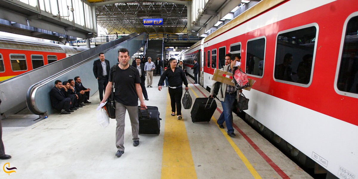 تصویری از سفر با قطار