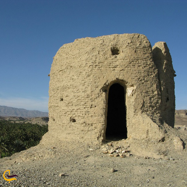 تپه مهتاب خزانه جاذبه تاریخی سراوان