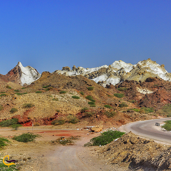 تصویر دره رنگین کمان در فصل بهار