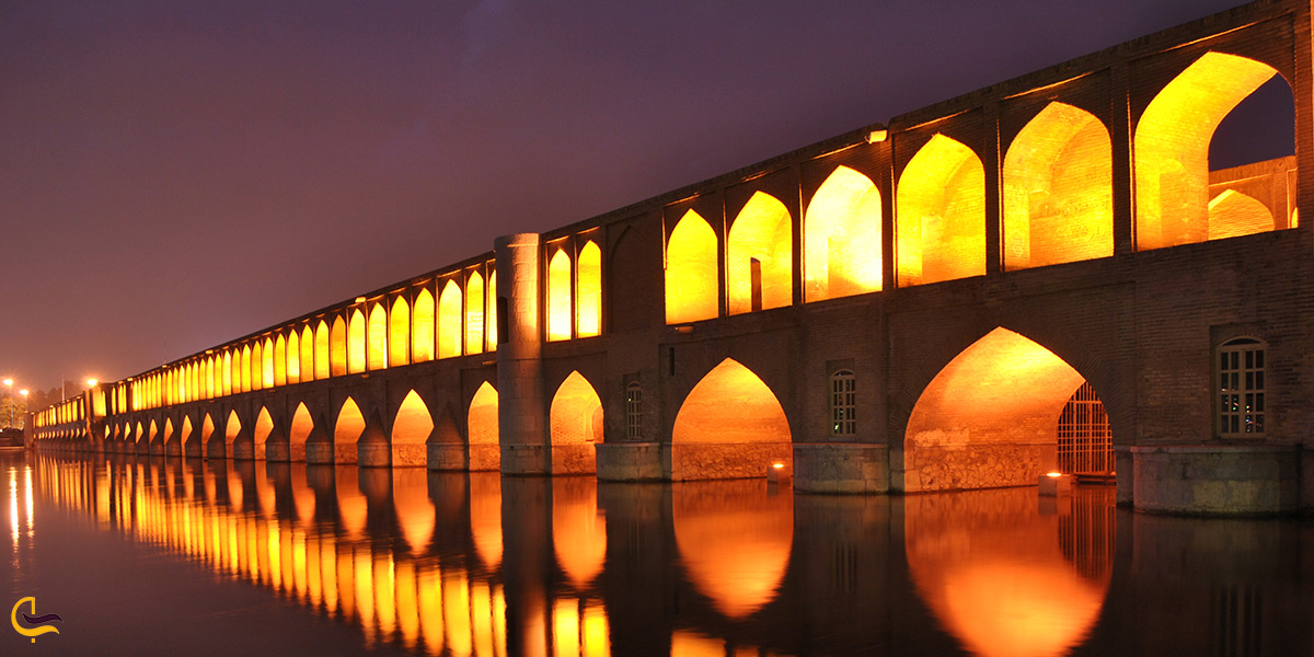 نمایی از سی و سه پل در اصفهان