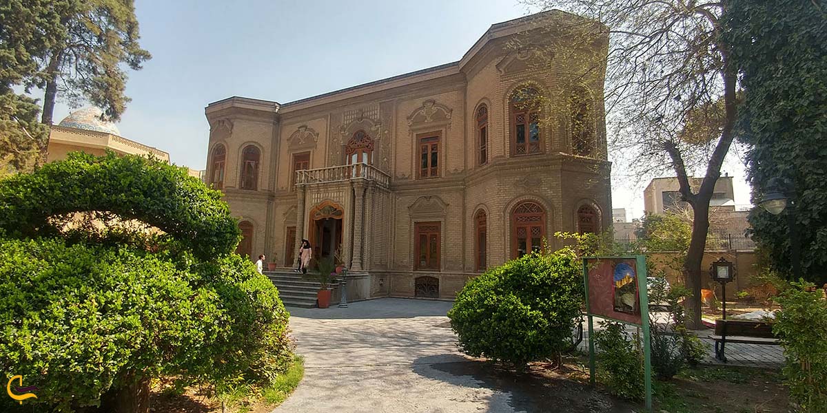 تصویری از نمای موزه آبگینه