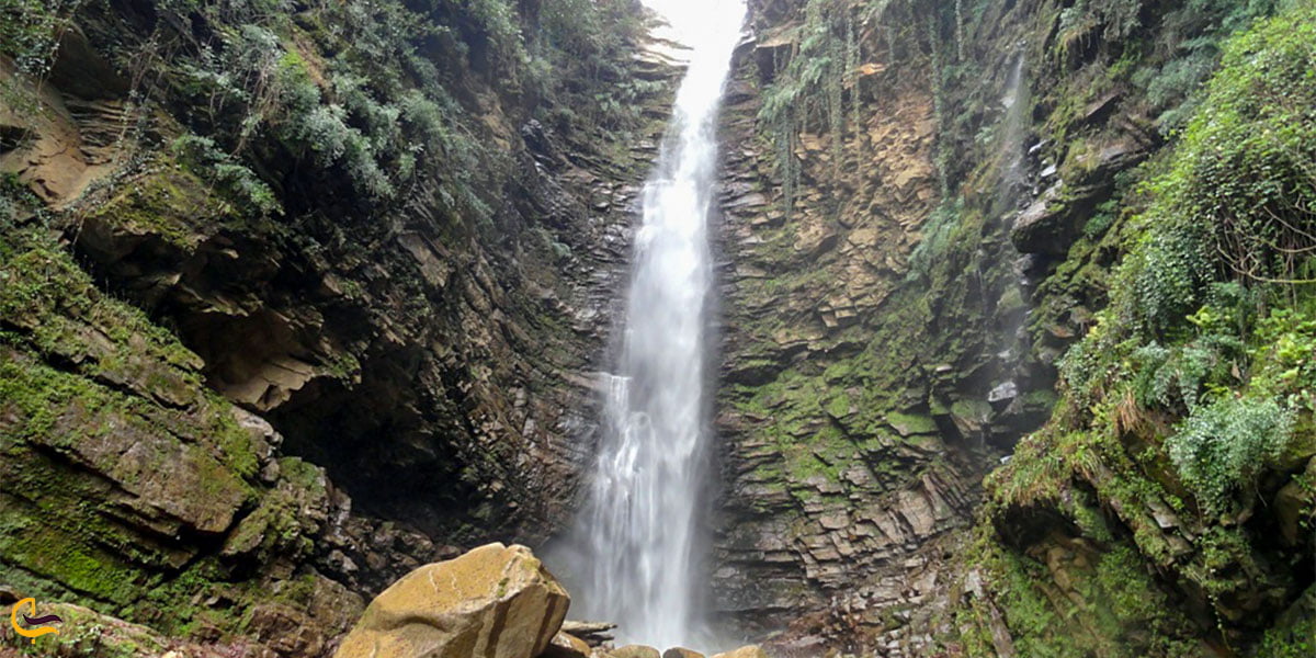 نمایی از آبشار اکاپل