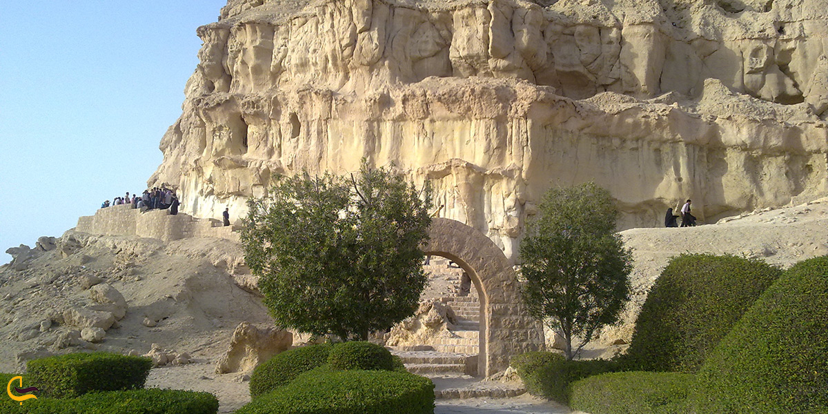 در ورودی باغ خربس قشم