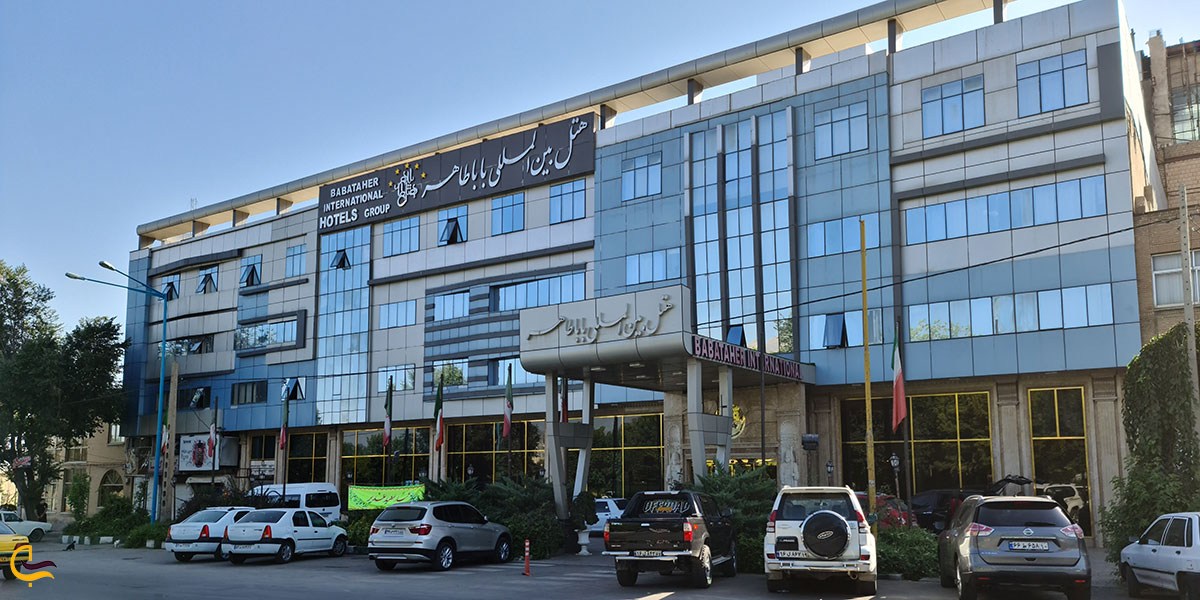 تصویری از نمای بیرون هتل باباطاهر