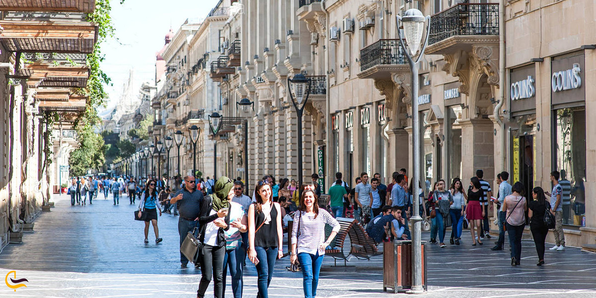پیاده روی در خیابان های زیبای شهر باکو