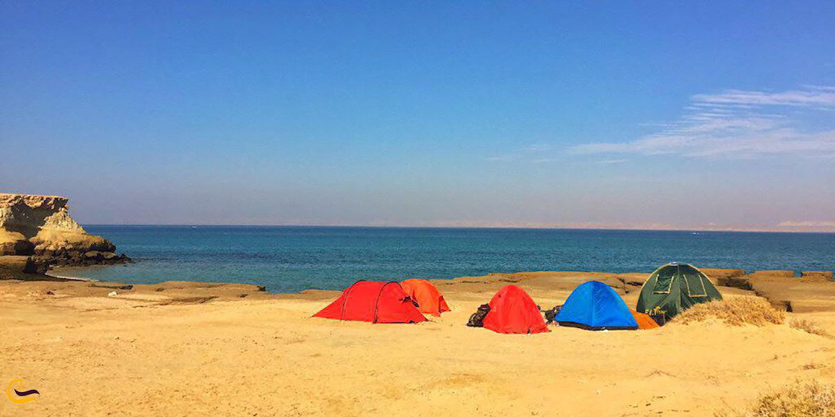 کمپ زدن و اقامت در ساحل بندر مقام
