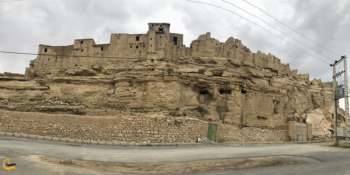 تصویری از قلعه طرق