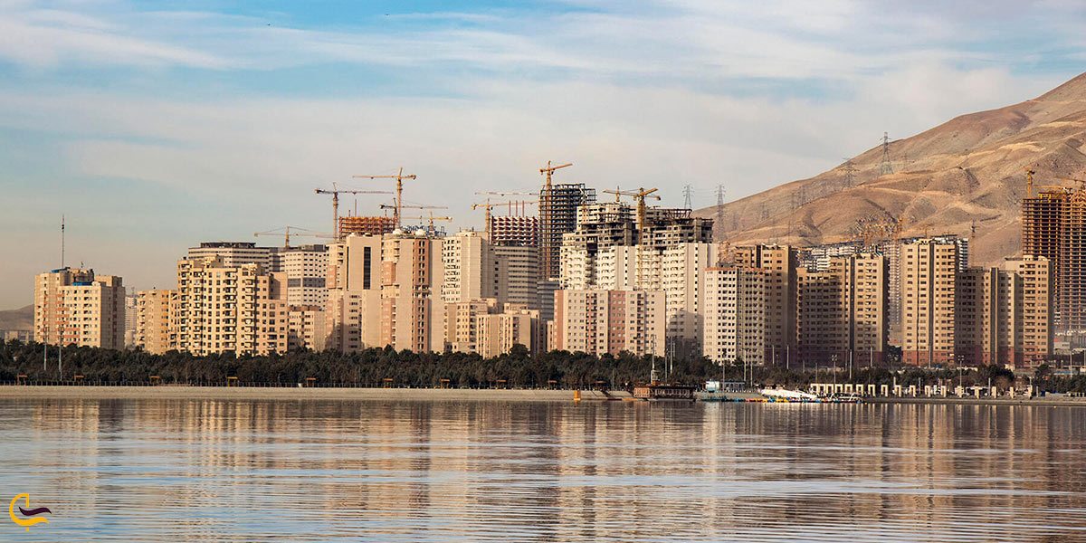 نمایی از رو به روی پارک چیتگر تهران