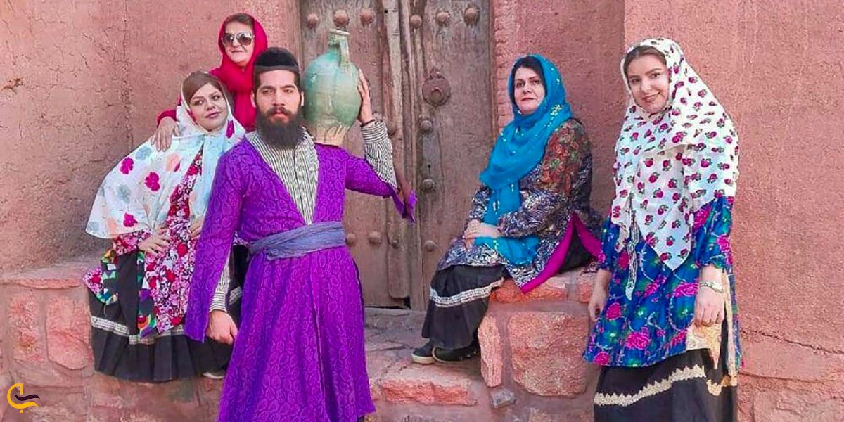 تصویری از لباس محلی نطنز