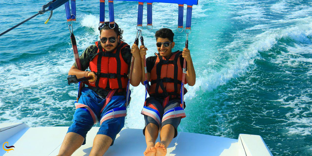 تفریح جذاب و پرهیجان پاراسل در جزیره زیبا یکیش