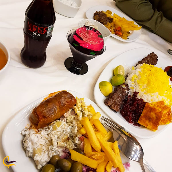 غذا در رستوران ایرانی ملی