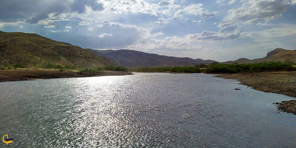 نمایی از رودخانه قزل اوزن در زنجان