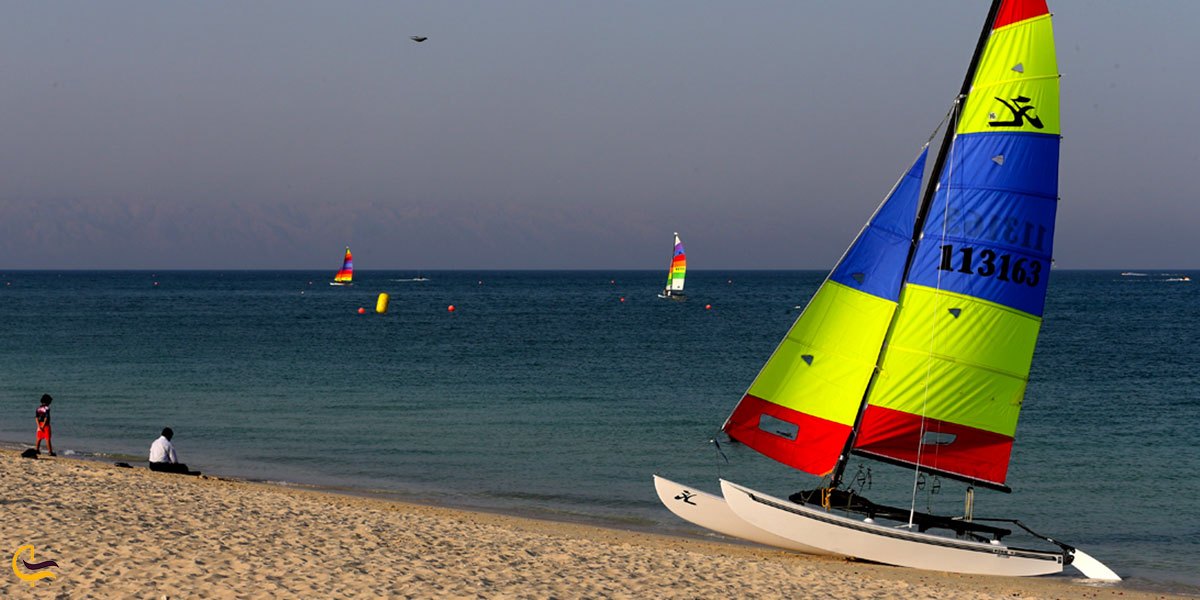 تصویری از قایق های بادبانی