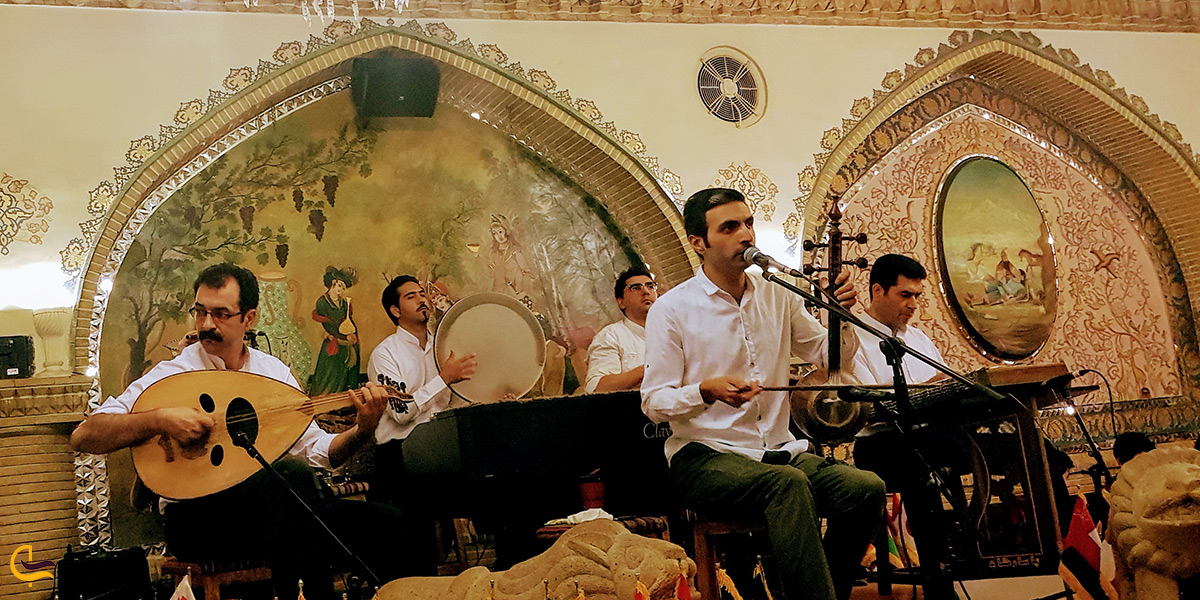 اجرای زنده در رستوران عالی قاپو تهران