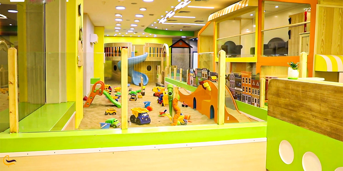 نمایی از سرزمین شنی شهربازی مگامال