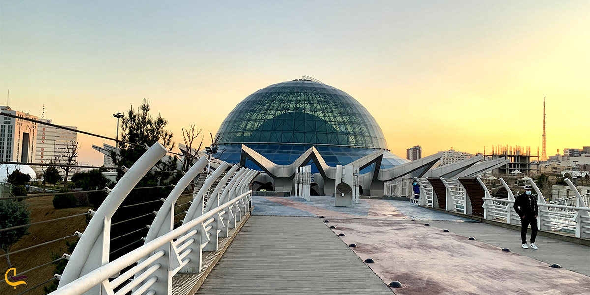 نمایی از گنبد مینا 