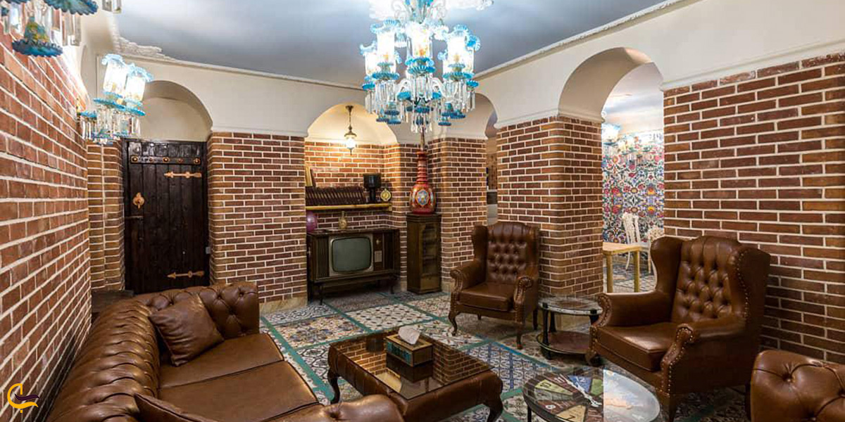 فضای مدرن و دکوراسیون خاص رستوران عمارت ایرانی