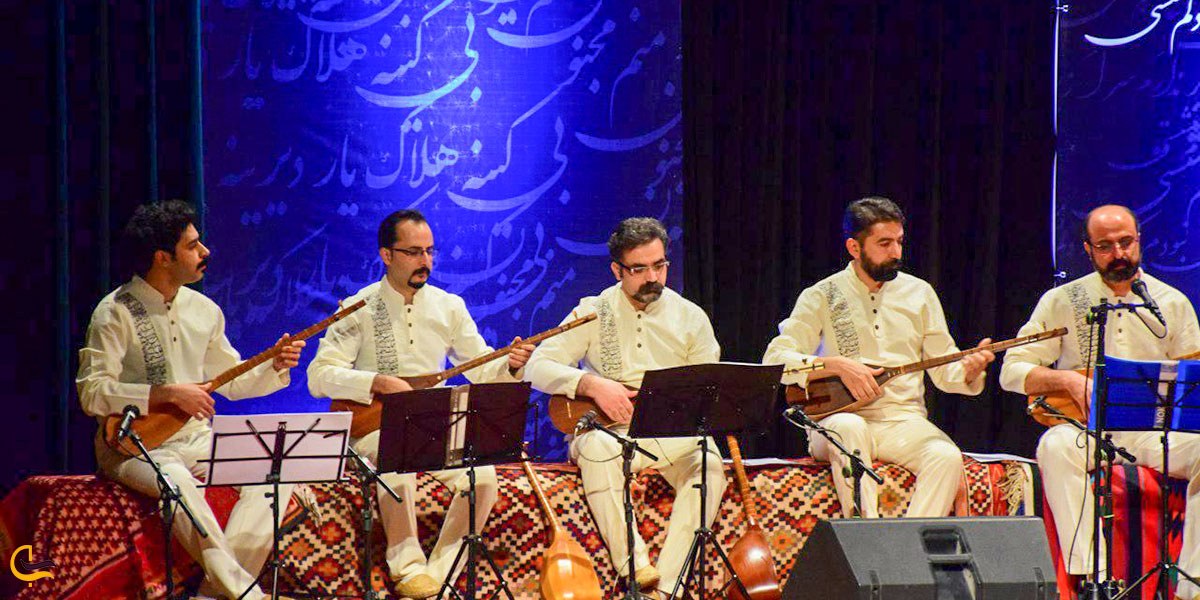تصویری از چند خواننده و نوازنده موسیقی سنتی در همدان