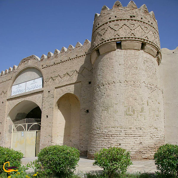 تصویری از قلعه نظامی ایرانشهر