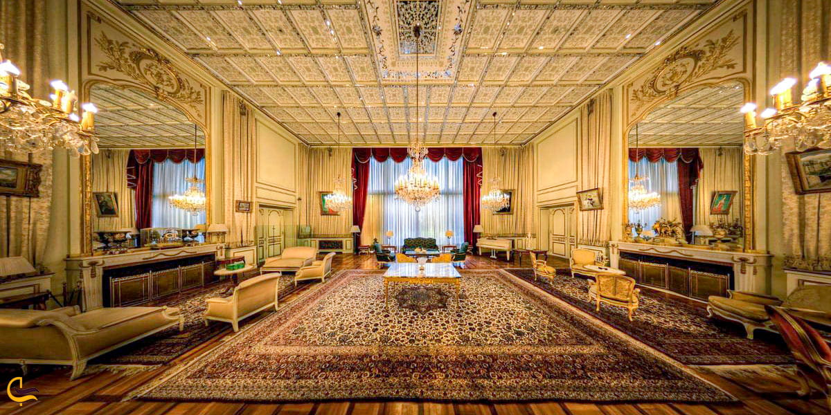 قالی ایرانی در سالن پذیرایی کاخ نیاوران