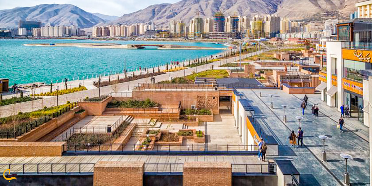 نمایی از رستوران دریاچه چیتگر