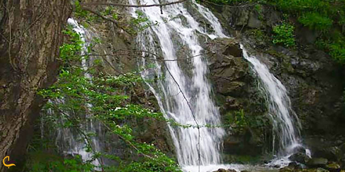نمایی از آبشار شارشار در زنجان