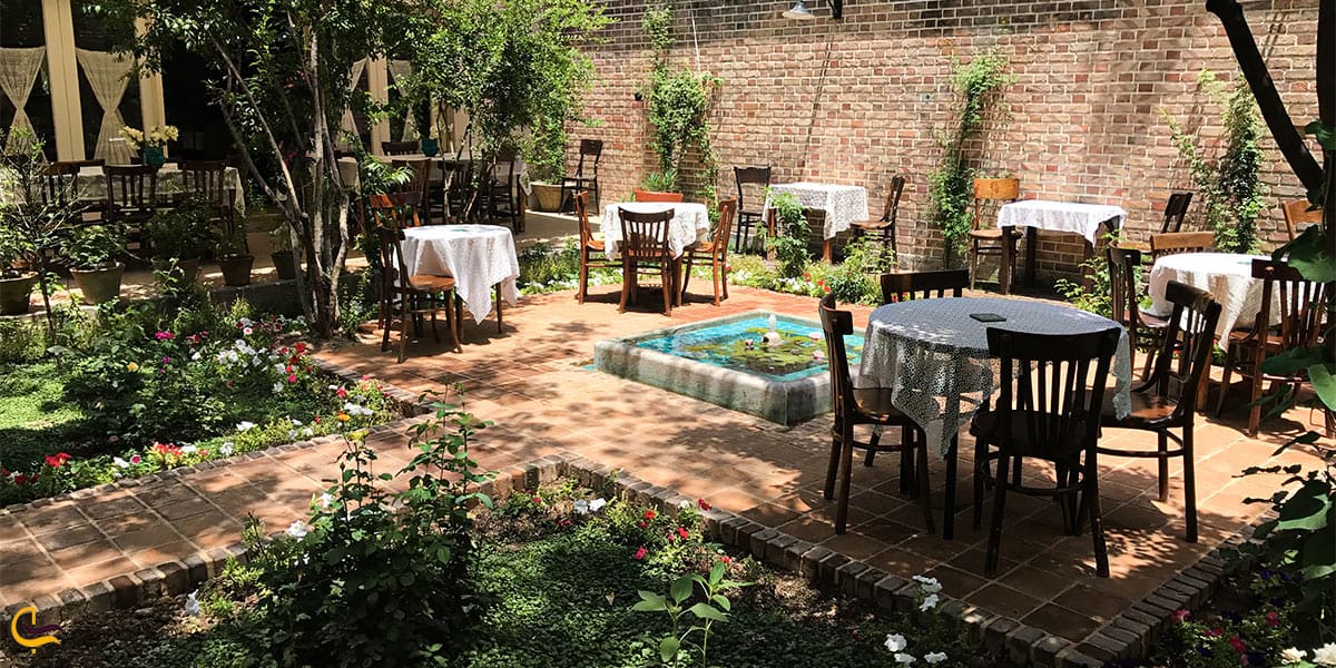 نمایی از کافه تهرون