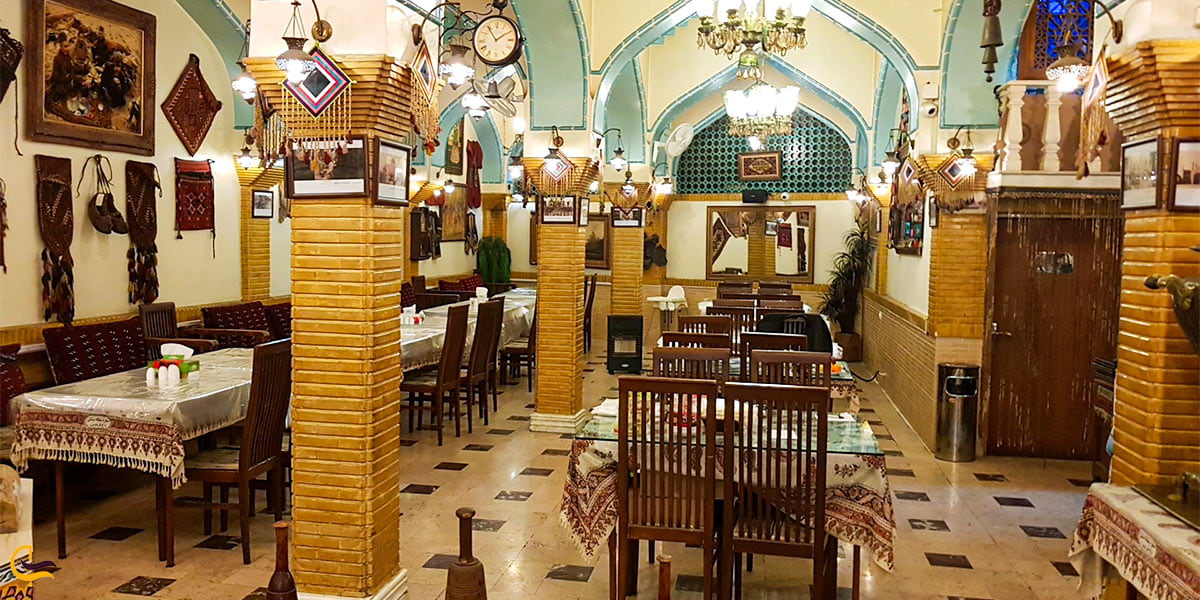 نمایی از فضای داخلیرستوران سنتی باغ فردوس تهران