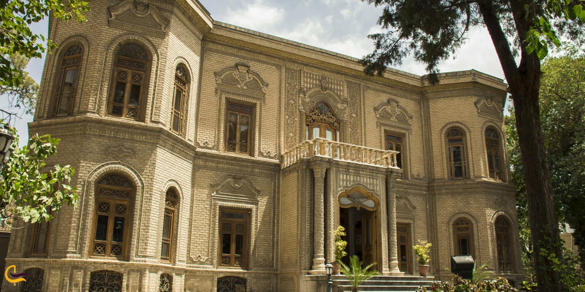 تصویری از ساختمان اصلی موزه آبگینه تهران