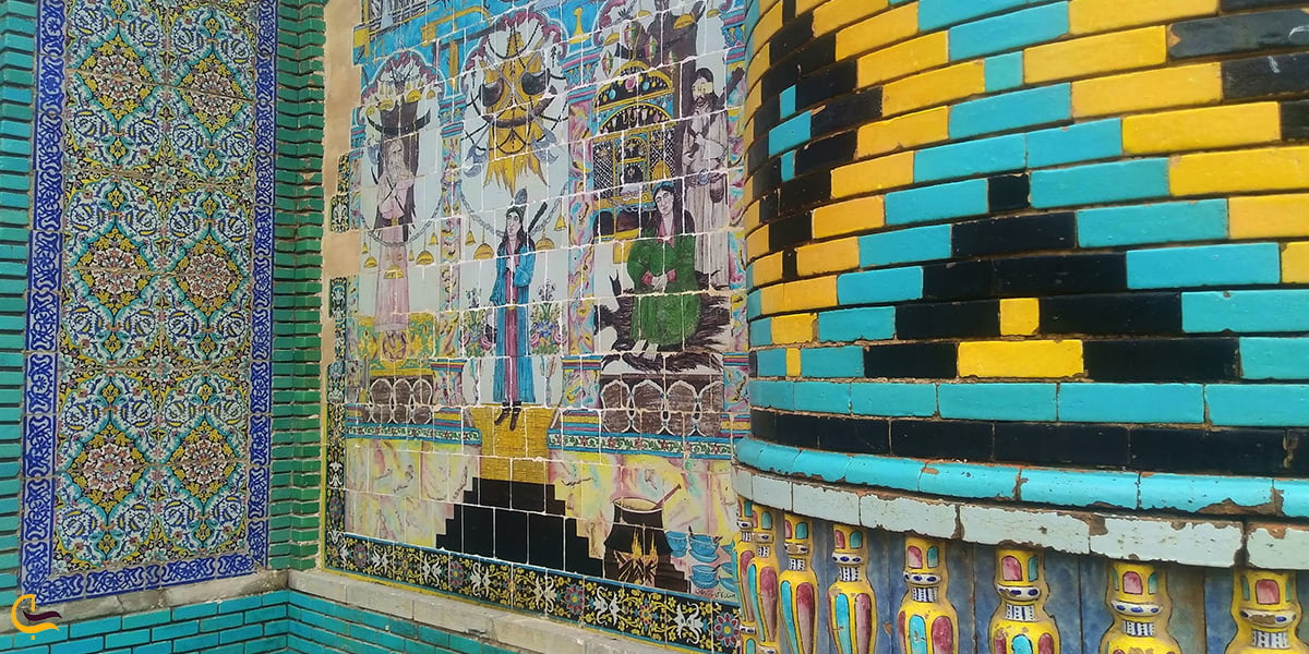 نقاشی دیوار های تکیه معاون کرمانشاه بیانگر تاریخچه این شهر