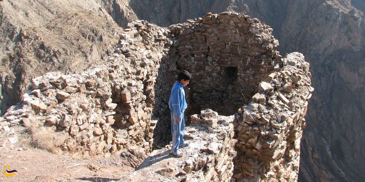 بازدید از قلعه انوج در ملایر