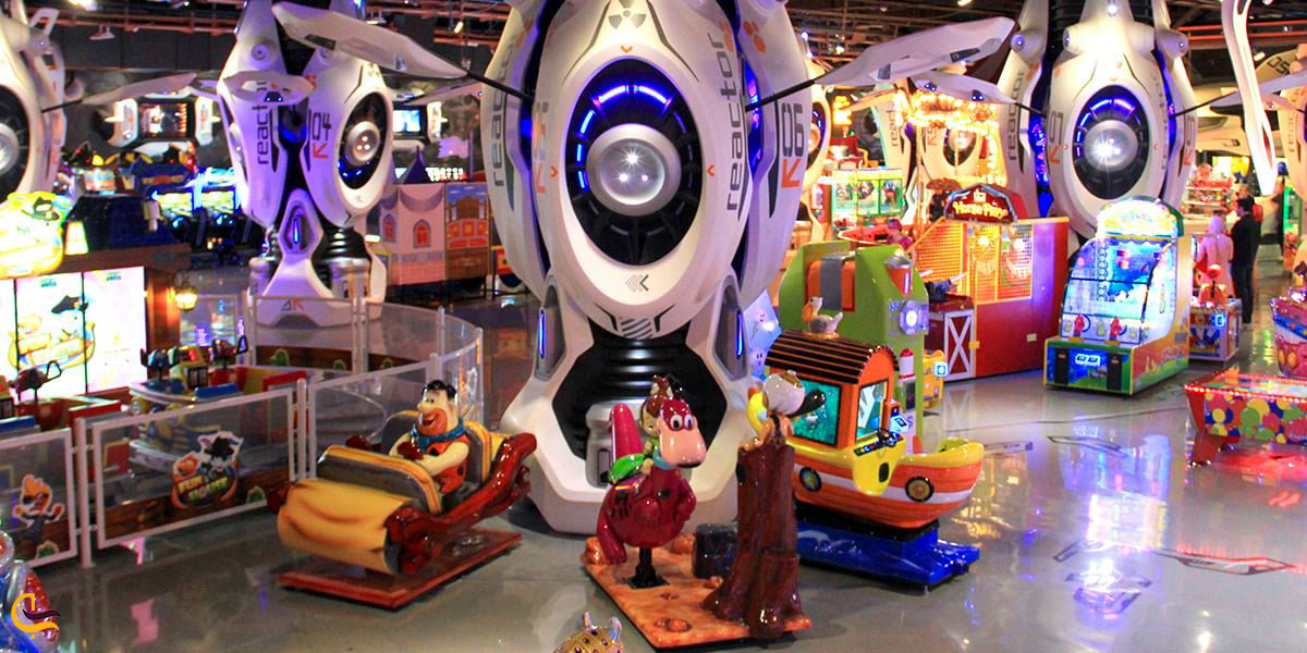 نمایی از شهربازی سرزمین عجایب در مرکز خرید تیراژه