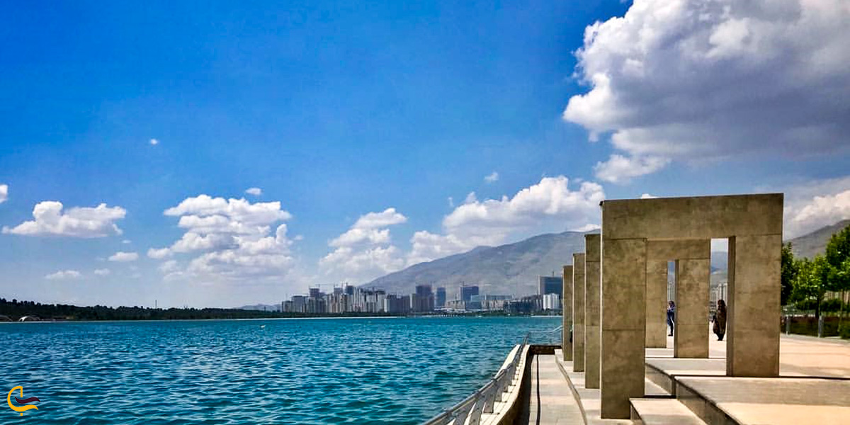 تصویری از روبه روی دریاچه چیتگر