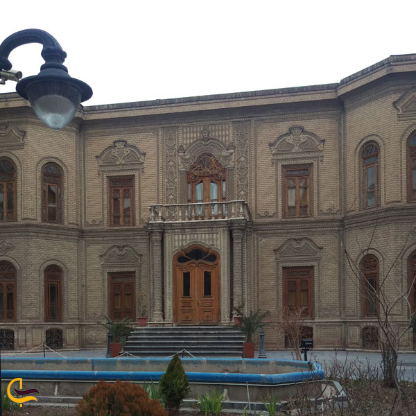 تصویری از نماهای مختلف ازساختمان موزه آبگینه تهران
