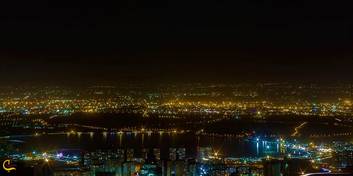 تضویری از پار چیتگر در شب