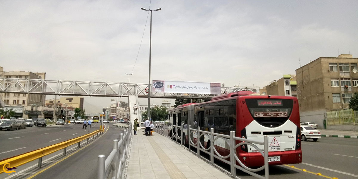 نمایی از دسترسی به کاخ گلستان با اتوبوس