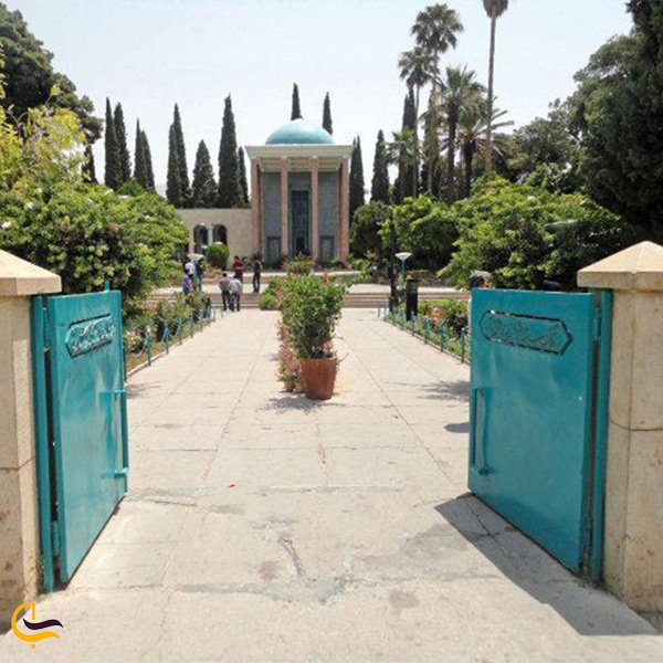 نمای زیبای درب ورودی سعدیه در شیراز