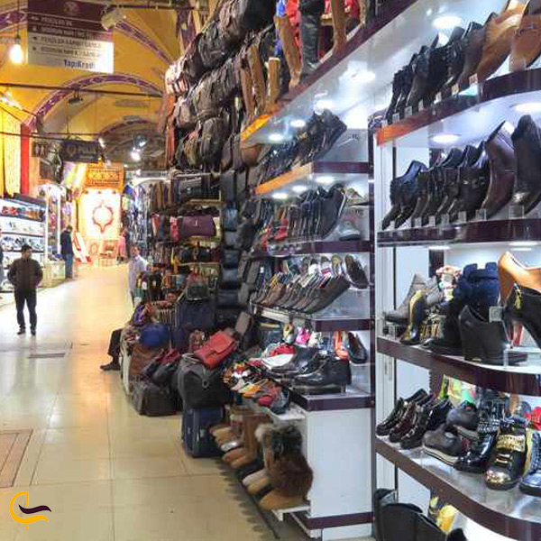 تصویری از مغازه کیف و کفش بازار بزرگ استانبول
