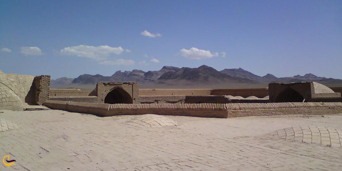 کاروانسرای قلعه خرگوش ورزنه