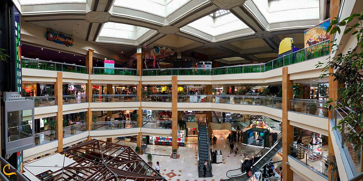 نمایی از سقف شیشه ای مرکز خرید تیراژه تهران تیراژه