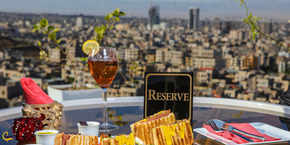 کافی شاپ با نمای کلی از مشهد در پارک خورشید