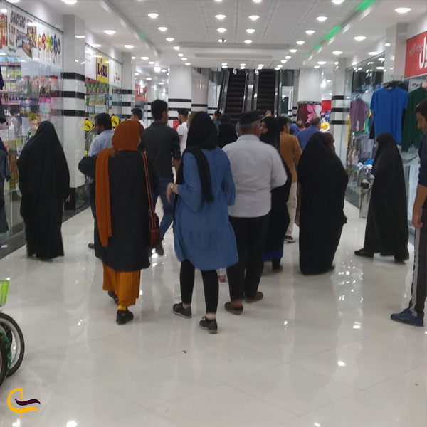 تصویری از جمعیت در حال خرید در پاساژ زیتون عسلویه