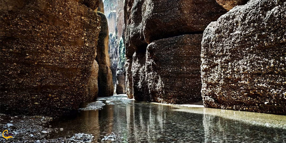 نمایی از آب جاری خنک دره توبیرون